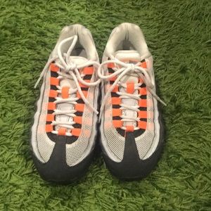Nike Air Max 95 “Team Orange” - boys sz 5